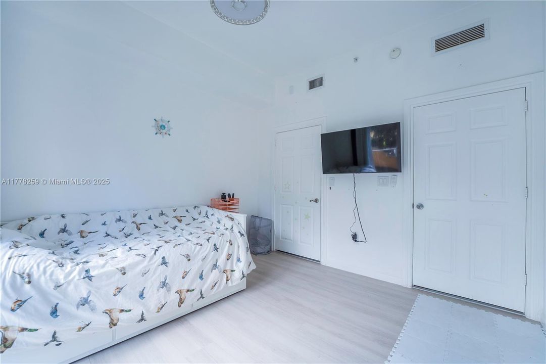 Vendido Recientemente: $439,000 (3 camas, 2 baños, 1365 Pies cuadrados)