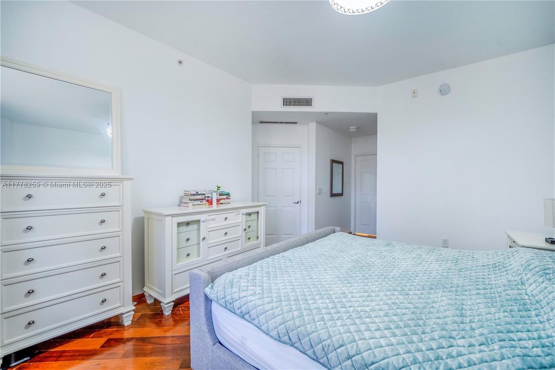 Vendido Recientemente: $439,000 (3 camas, 2 baños, 1365 Pies cuadrados)