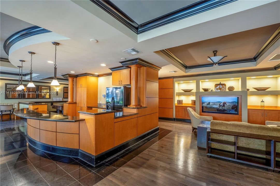 Vendido Recientemente: $439,000 (3 camas, 2 baños, 1365 Pies cuadrados)