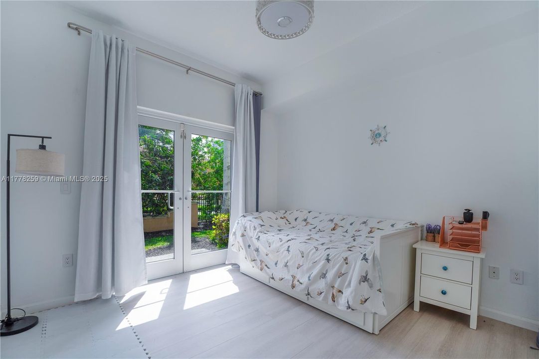 Vendido Recientemente: $439,000 (3 camas, 2 baños, 1365 Pies cuadrados)