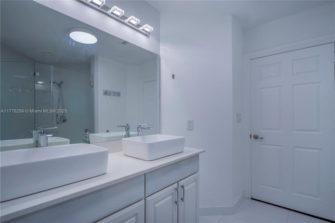 Vendido Recientemente: $439,000 (3 camas, 2 baños, 1365 Pies cuadrados)