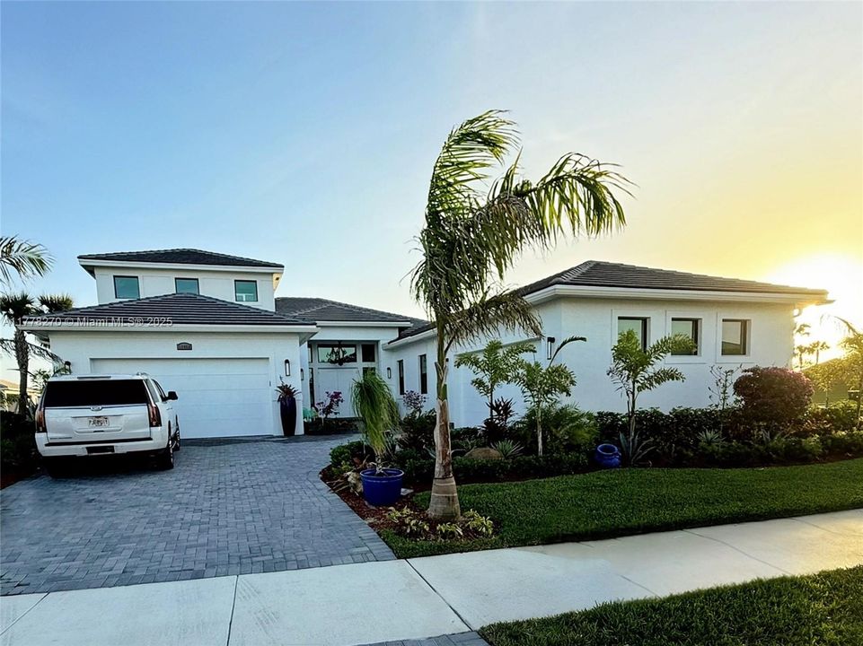 В аренду: $9,500 (4 спален, 4 ванн, 3873 Квадратных фут)