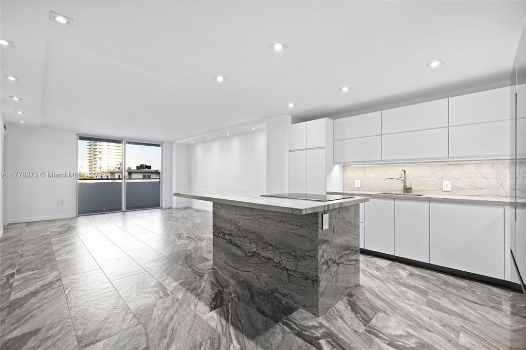 For Sale: $550,000 (1 beds, 1 baths, 858 Square Feet)