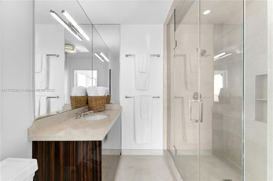 Recently Sold: $13,650,000 (3 beds, 4 baths, 3497 Square Feet)