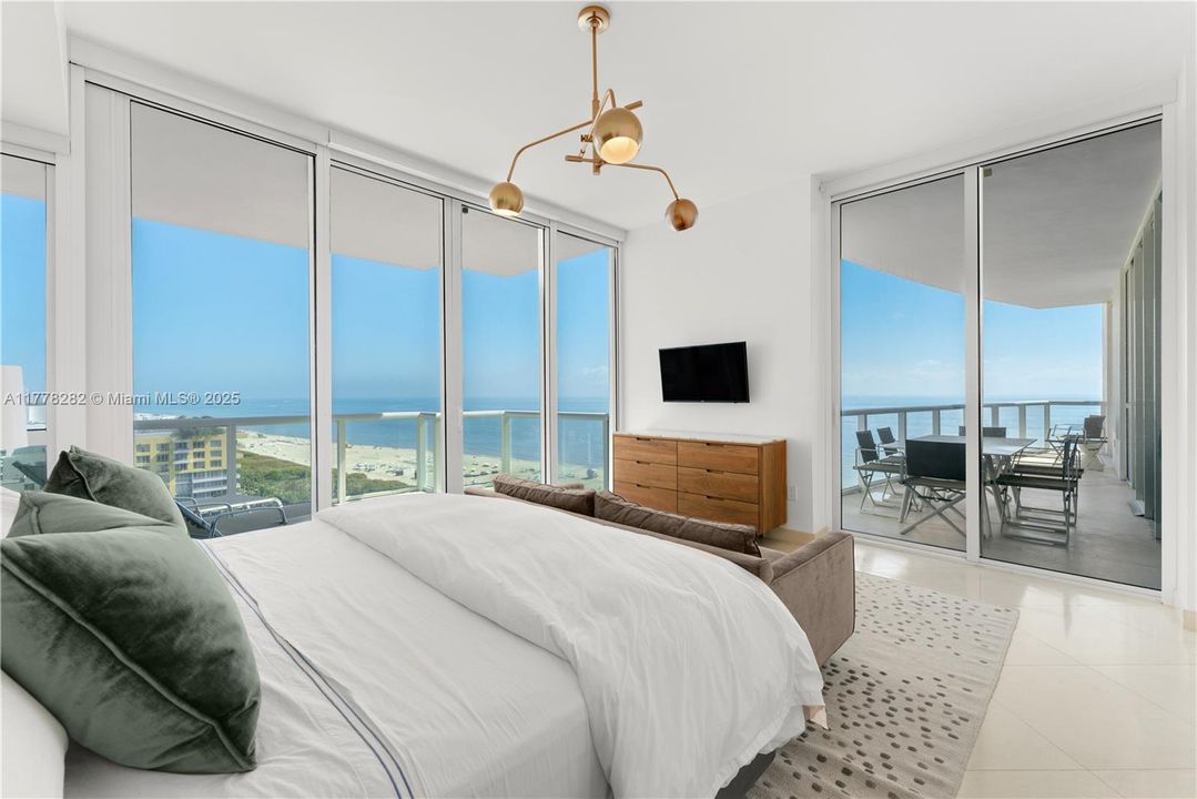 Recently Sold: $13,650,000 (3 beds, 4 baths, 3497 Square Feet)