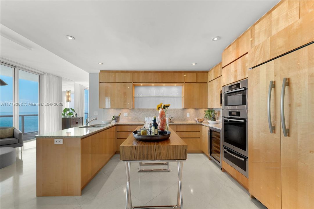 Recently Sold: $13,650,000 (3 beds, 4 baths, 3497 Square Feet)