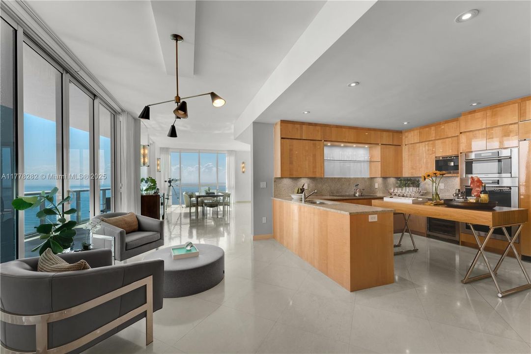 Recently Sold: $13,650,000 (3 beds, 4 baths, 3497 Square Feet)