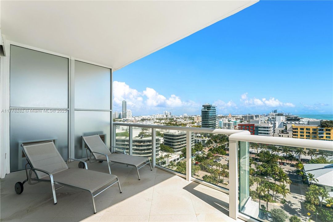 Recently Sold: $13,650,000 (3 beds, 4 baths, 3497 Square Feet)