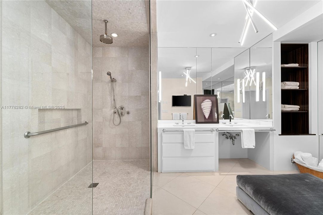 Recently Sold: $13,650,000 (3 beds, 4 baths, 3497 Square Feet)