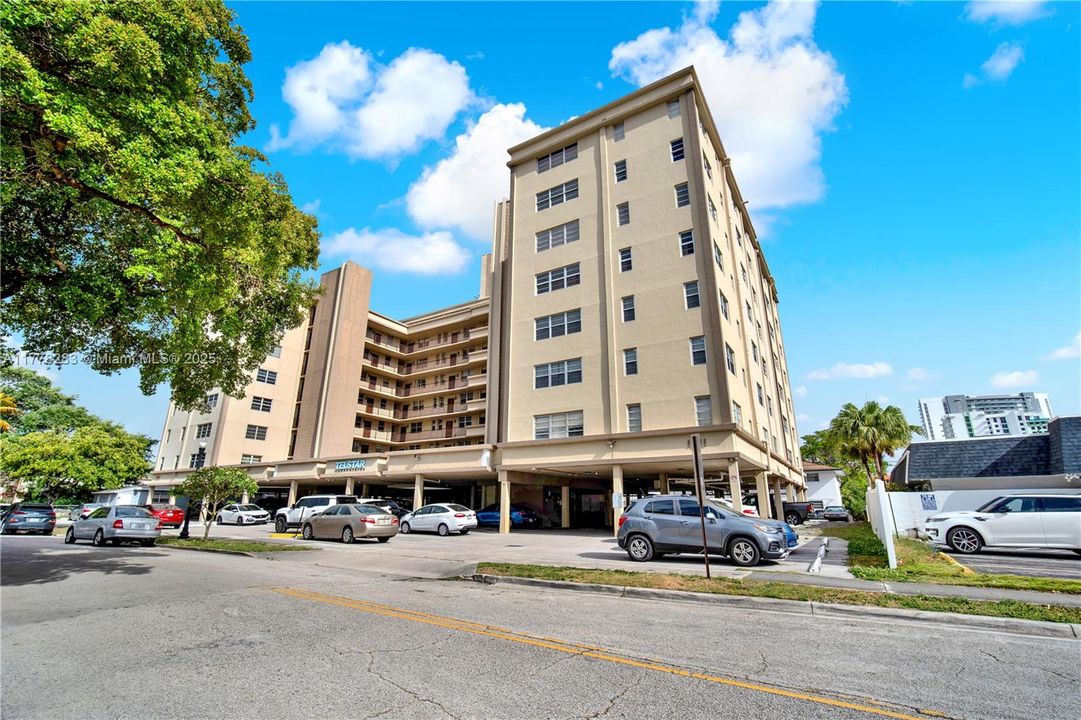 For Sale: $139,900 (1 beds, 1 baths, 688 Square Feet)