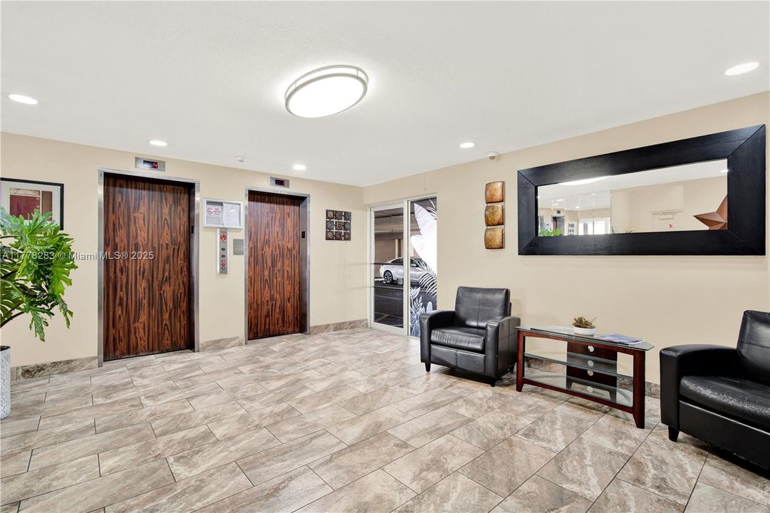 For Sale: $139,900 (1 beds, 1 baths, 688 Square Feet)