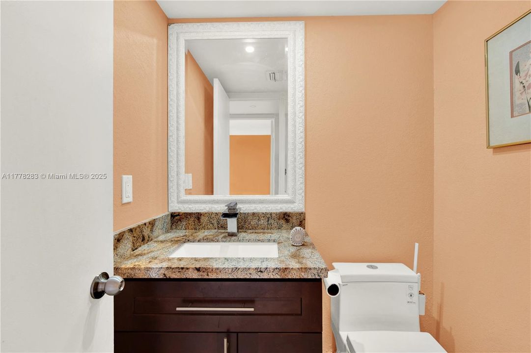 For Sale: $139,900 (1 beds, 1 baths, 688 Square Feet)