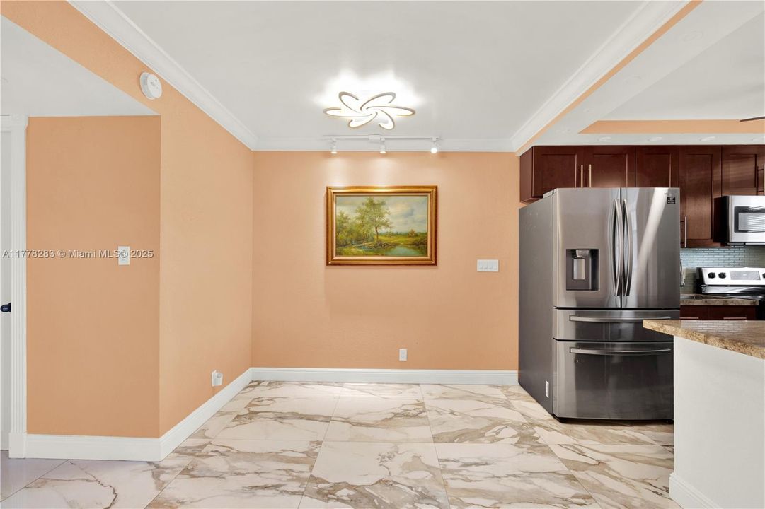 For Sale: $139,900 (1 beds, 1 baths, 688 Square Feet)