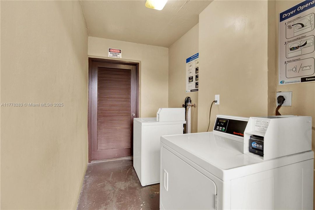 For Sale: $139,900 (1 beds, 1 baths, 688 Square Feet)