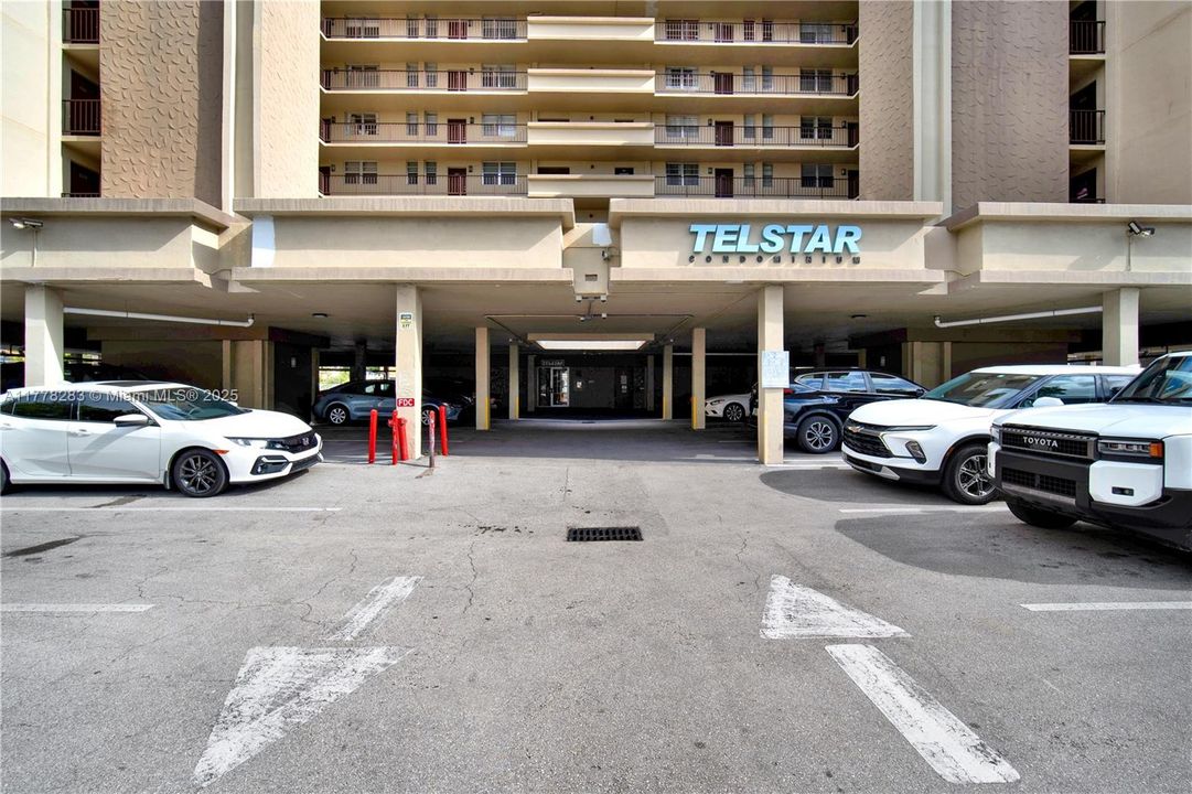 For Sale: $139,900 (1 beds, 1 baths, 688 Square Feet)