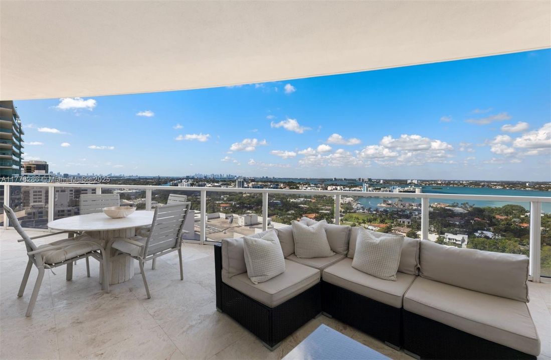 En Venta: $4,595,000 (4 camas, 4 baños, 2918 Pies cuadrados)