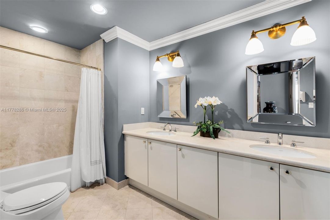 En Venta: $4,595,000 (4 camas, 4 baños, 2918 Pies cuadrados)