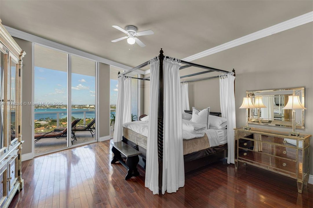 En Venta: $4,595,000 (4 camas, 4 baños, 2918 Pies cuadrados)