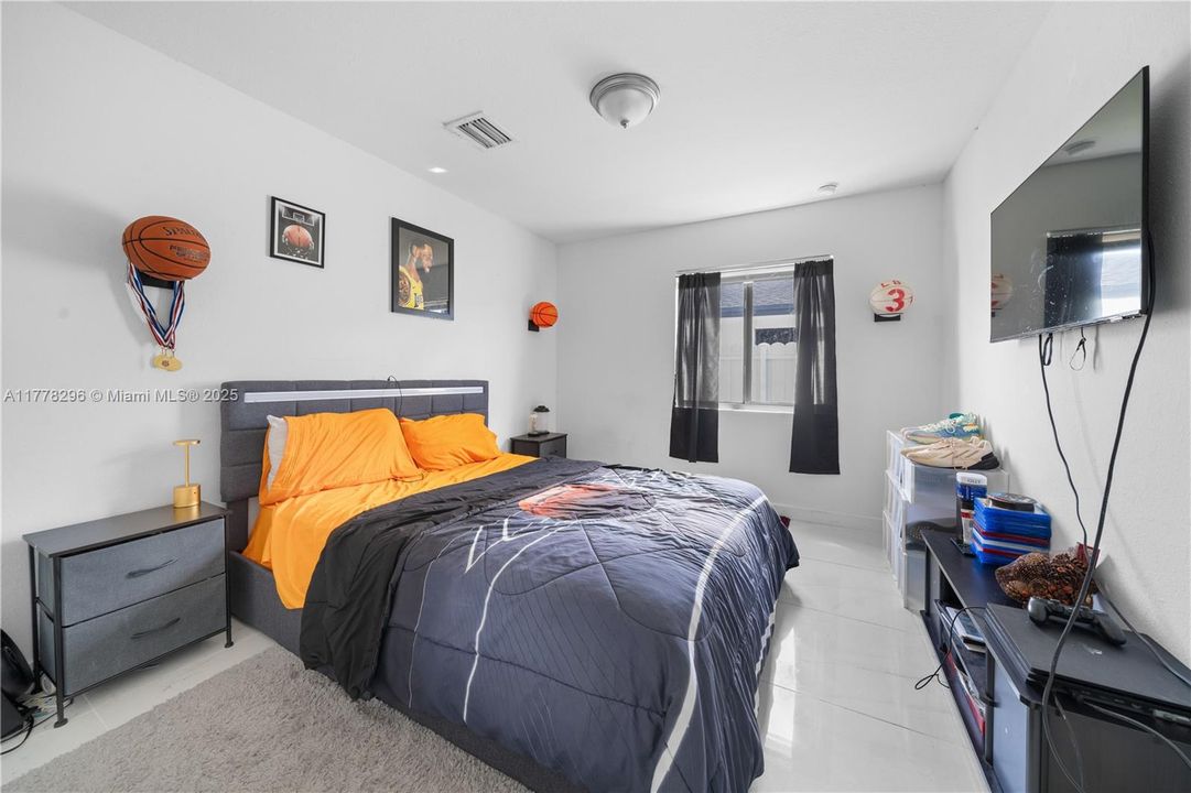 For Sale: $470,000 (4 beds, 2 baths, 1625 Square Feet)