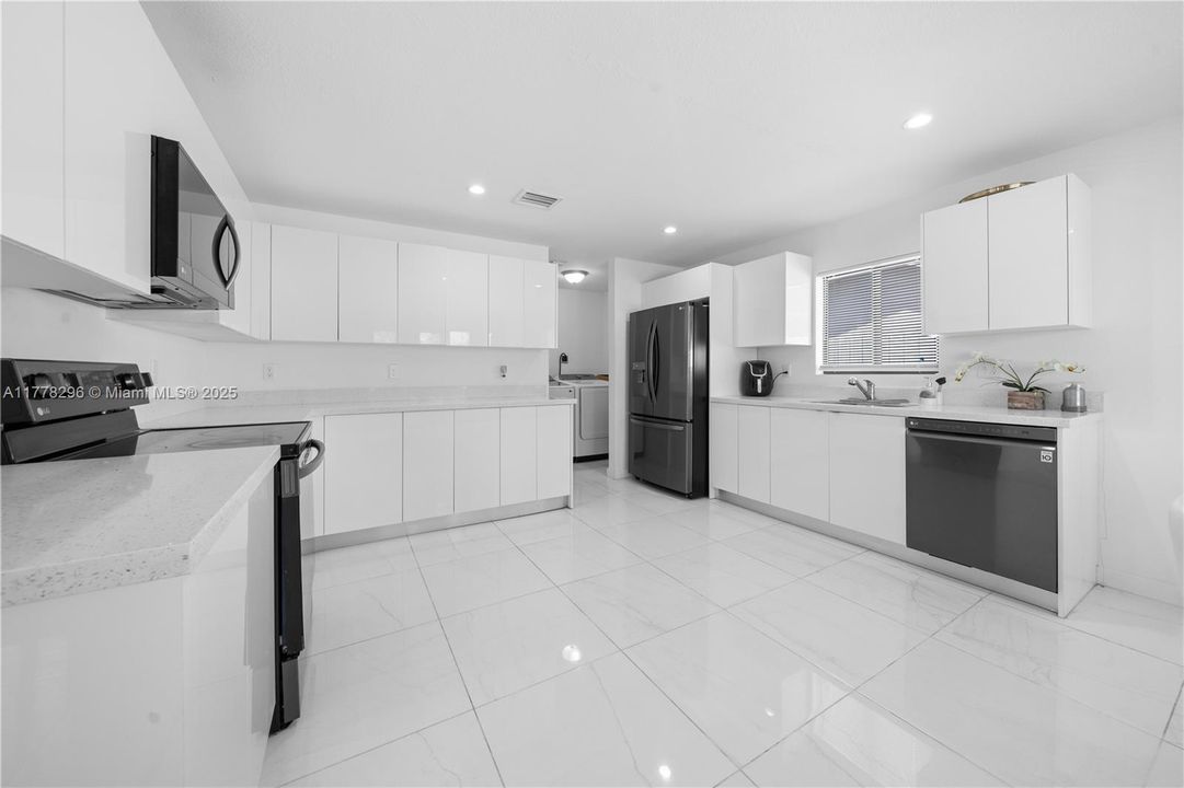 For Sale: $470,000 (4 beds, 2 baths, 1625 Square Feet)