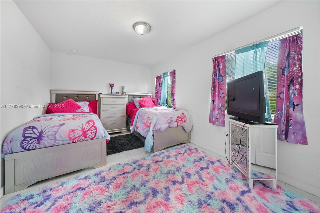 For Sale: $470,000 (4 beds, 2 baths, 1625 Square Feet)