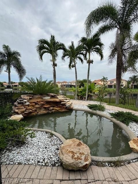 出租: $3,075 (4 贝兹, 2 浴室, 2675 平方英尺)