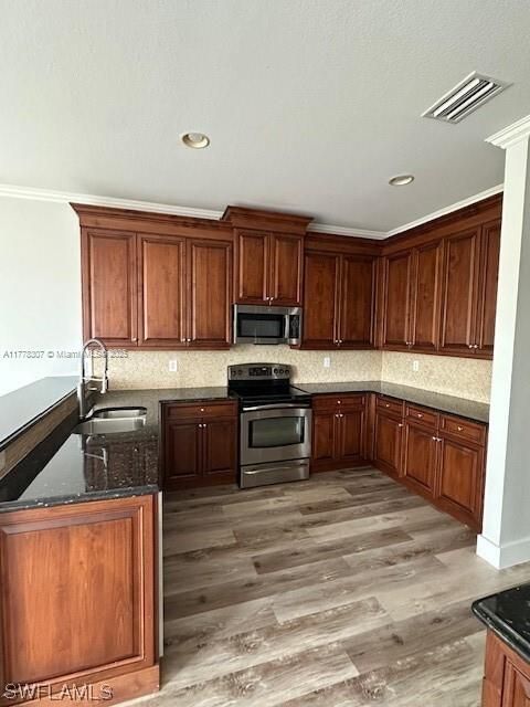 出租: $3,075 (4 贝兹, 2 浴室, 2675 平方英尺)