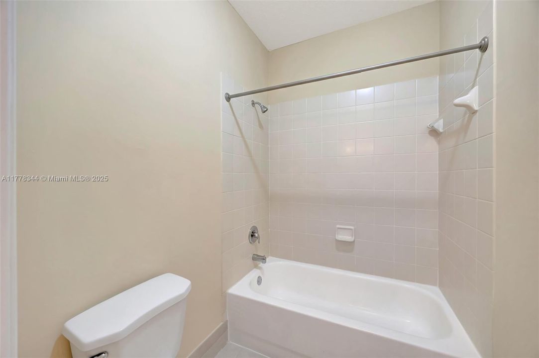 Recently Sold: $379,000 (3 beds, 2 baths, 1380 Square Feet)