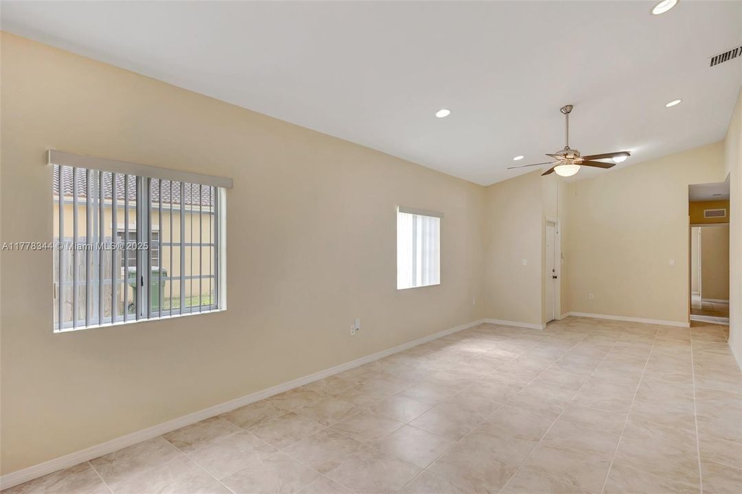 Recently Sold: $379,000 (3 beds, 2 baths, 1380 Square Feet)