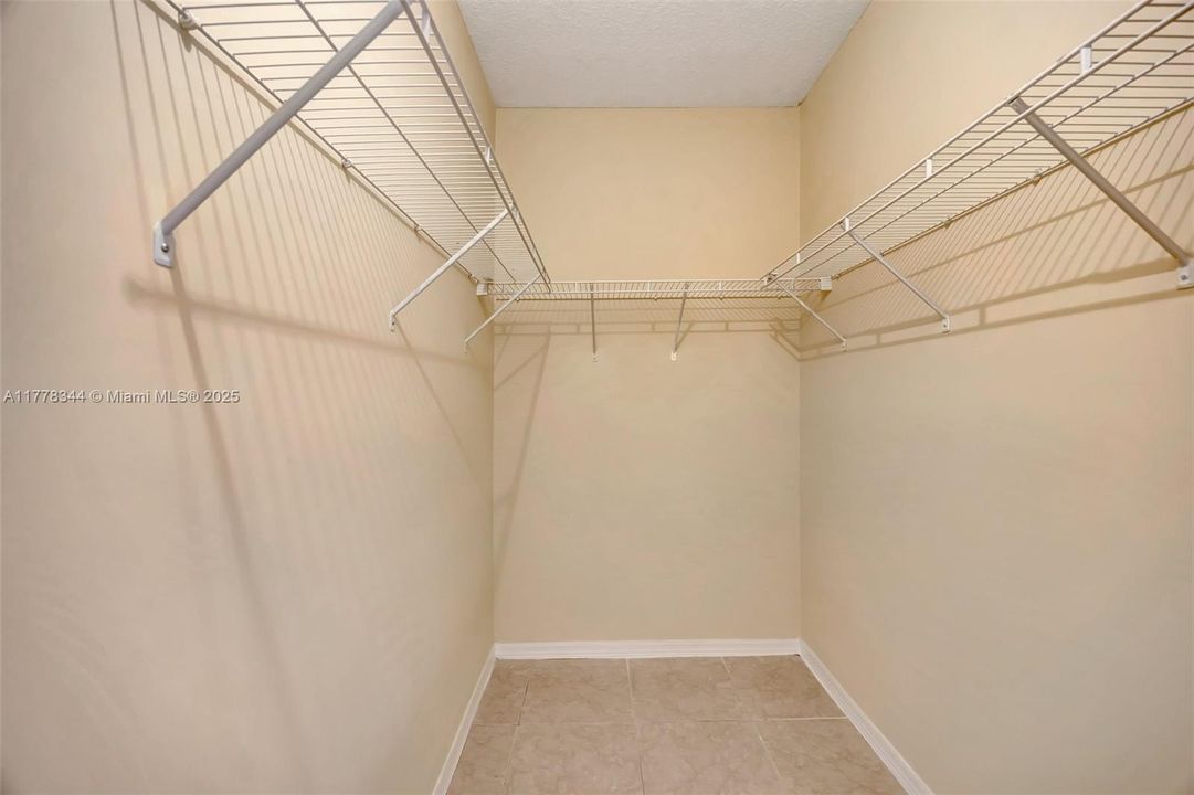 Recently Sold: $379,000 (3 beds, 2 baths, 1380 Square Feet)