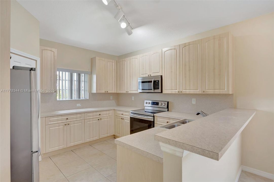 Recently Sold: $379,000 (3 beds, 2 baths, 1380 Square Feet)