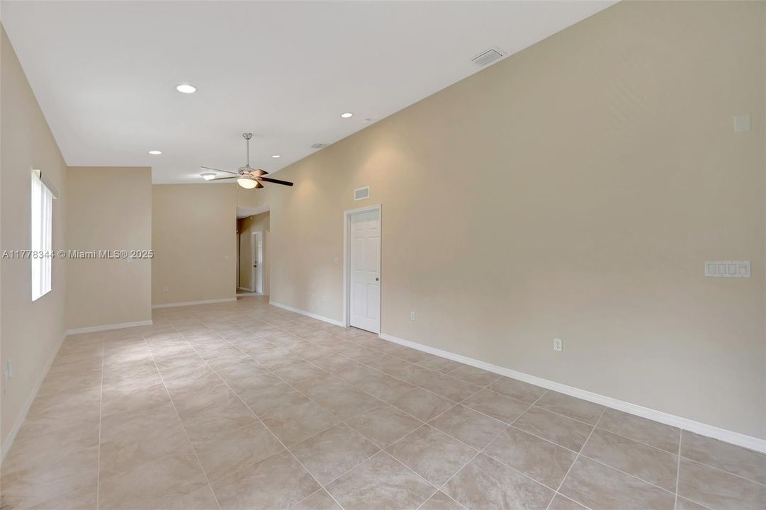 Recently Sold: $379,000 (3 beds, 2 baths, 1380 Square Feet)