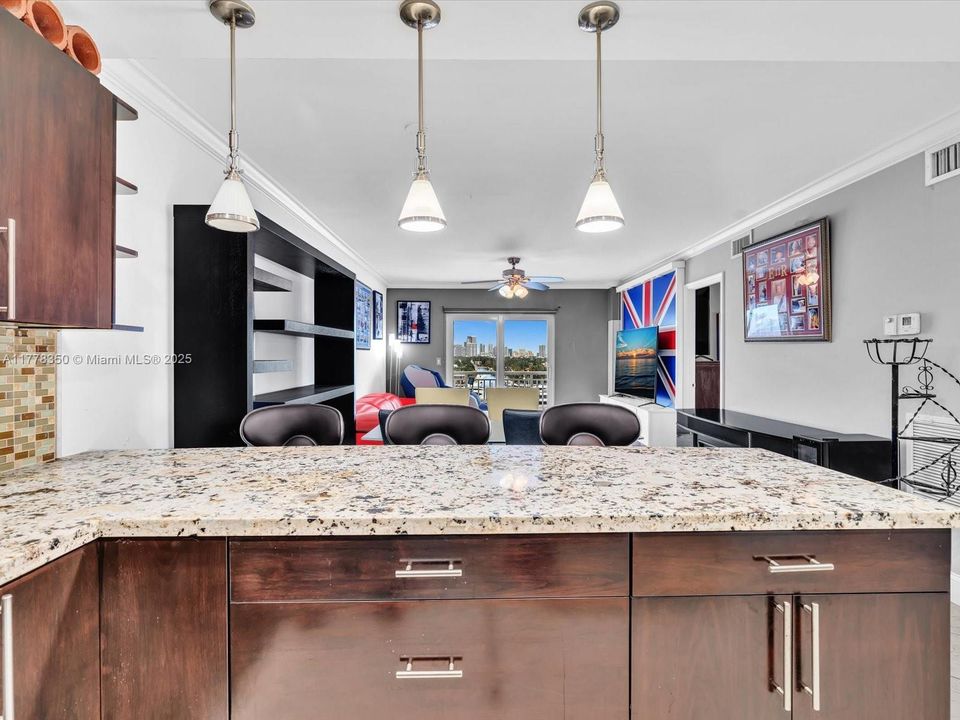 Vendido Recientemente: $375,000 (2 camas, 1 baños, 756 Pies cuadrados)