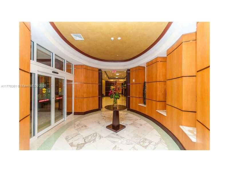 待售: $1,300,000 (2 贝兹, 2 浴室, 1637 平方英尺)