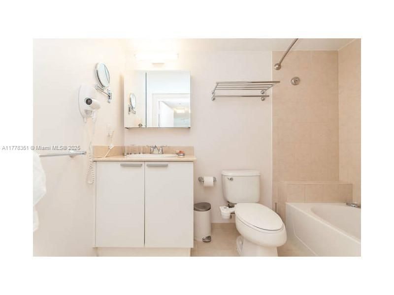 待售: $1,300,000 (2 贝兹, 2 浴室, 1637 平方英尺)