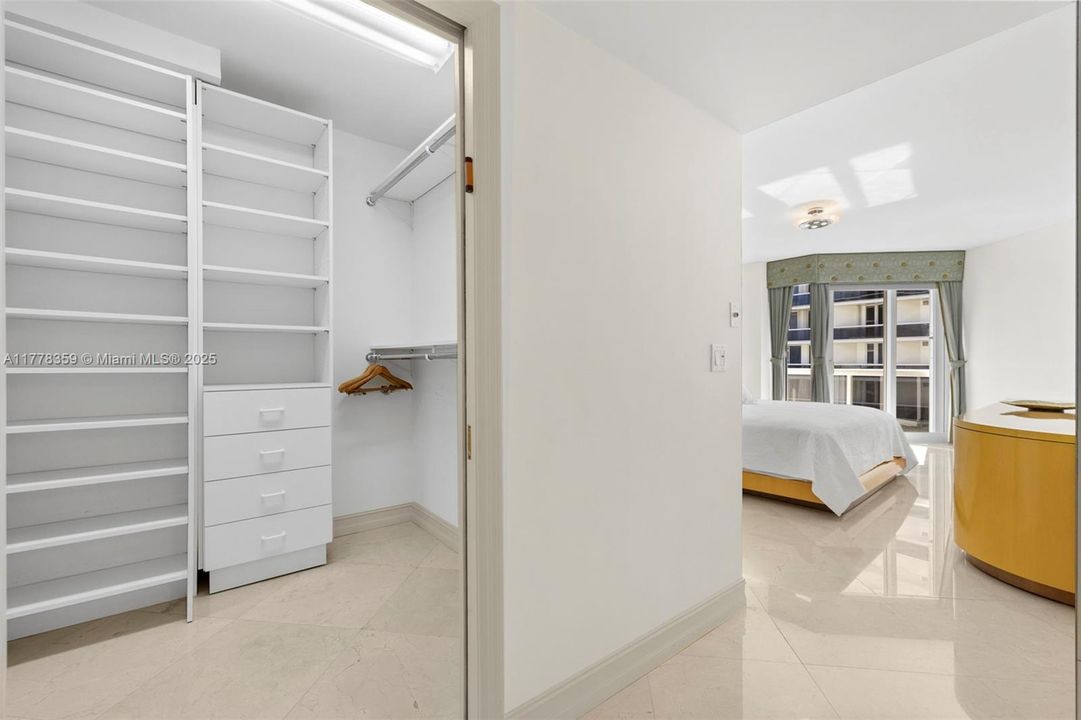 entrance to Primary bdrm