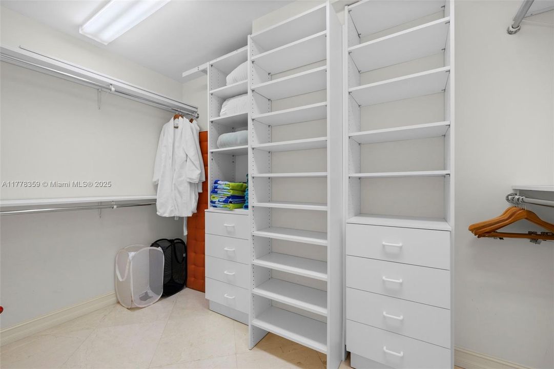 walk in closet primary bdrm