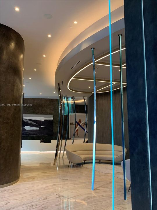 Recently Rented: $4,850 (1 beds, 1 baths, 839 Square Feet)