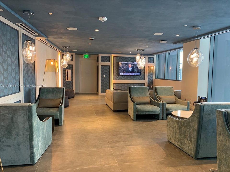 Recently Rented: $4,850 (1 beds, 1 baths, 839 Square Feet)