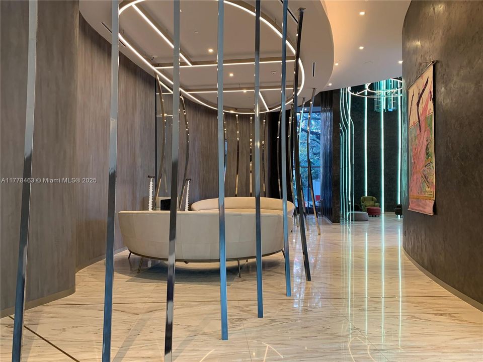 Recently Rented: $4,850 (1 beds, 1 baths, 839 Square Feet)