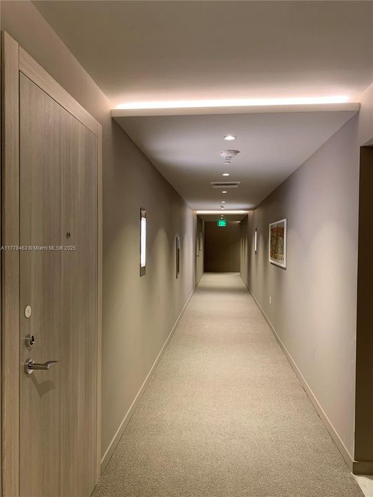 Recently Rented: $4,850 (1 beds, 1 baths, 839 Square Feet)