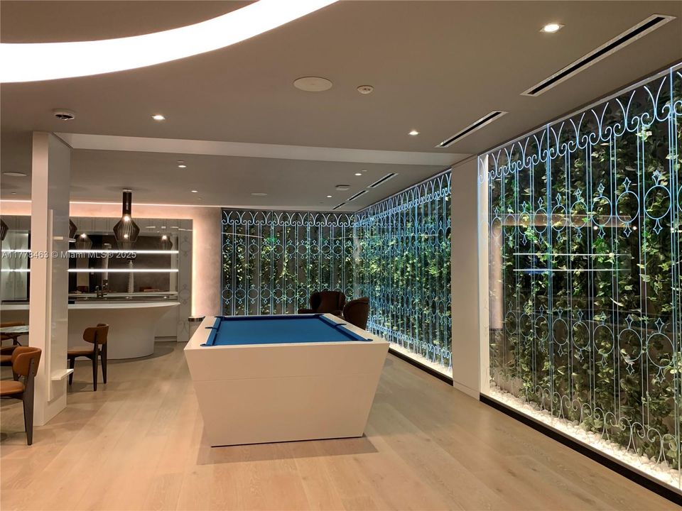 Recently Rented: $4,850 (1 beds, 1 baths, 839 Square Feet)