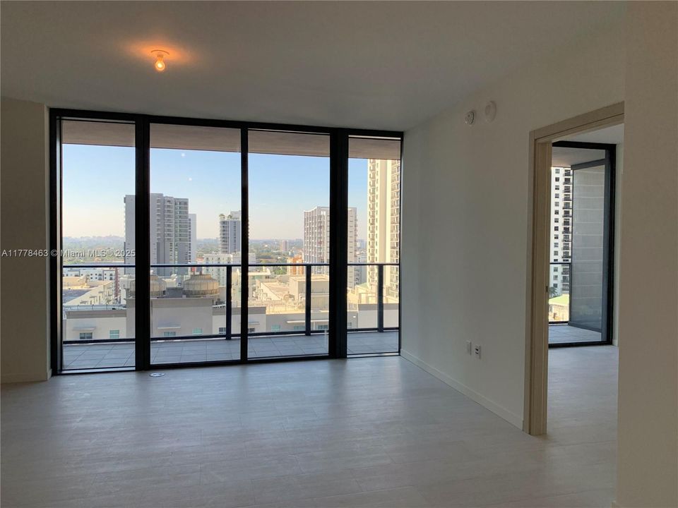 Recently Rented: $4,850 (1 beds, 1 baths, 839 Square Feet)