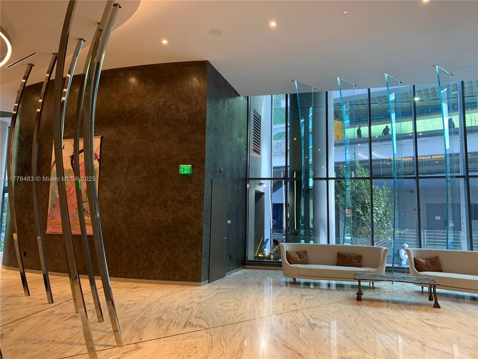 Recently Rented: $4,850 (1 beds, 1 baths, 839 Square Feet)