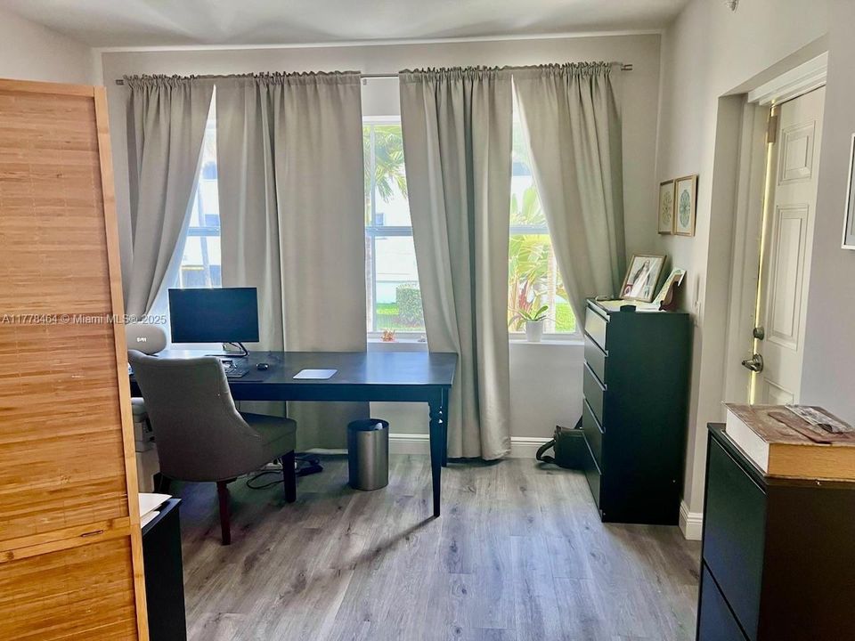 Active With Contract: $7,300 (3 beds, 3 baths, 2327 Square Feet)