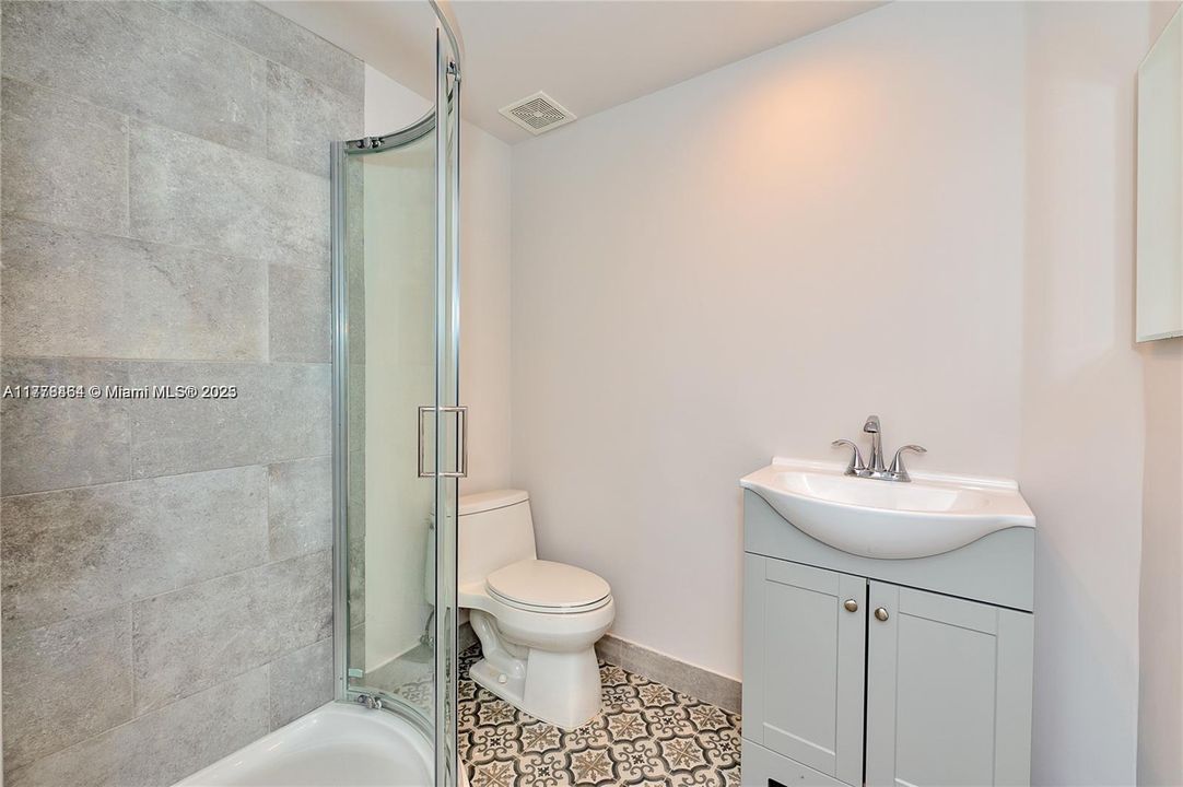 Active With Contract: $7,300 (3 beds, 3 baths, 2327 Square Feet)