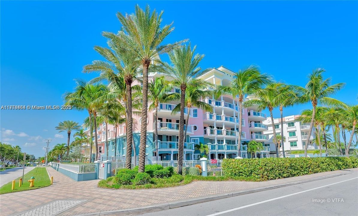 Active With Contract: $7,300 (3 beds, 3 baths, 2327 Square Feet)