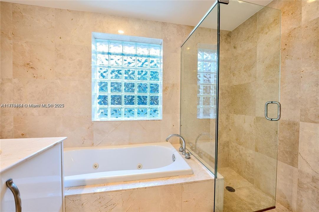 Active With Contract: $7,300 (3 beds, 3 baths, 2327 Square Feet)