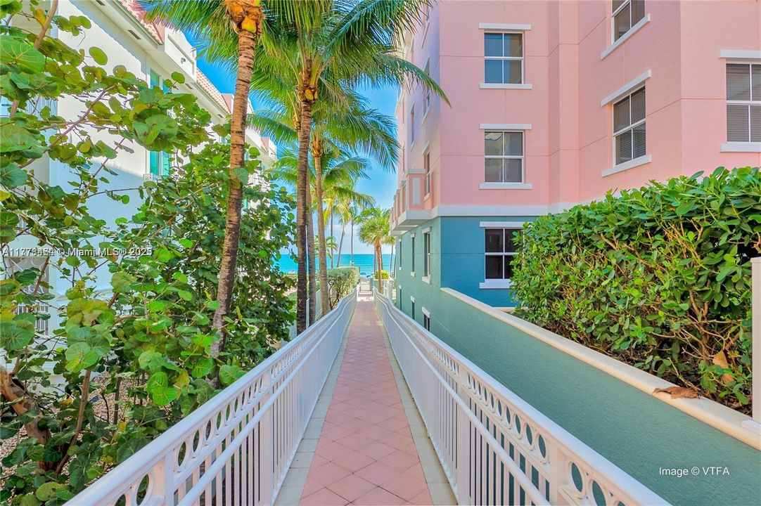 Active With Contract: $7,300 (3 beds, 3 baths, 2327 Square Feet)