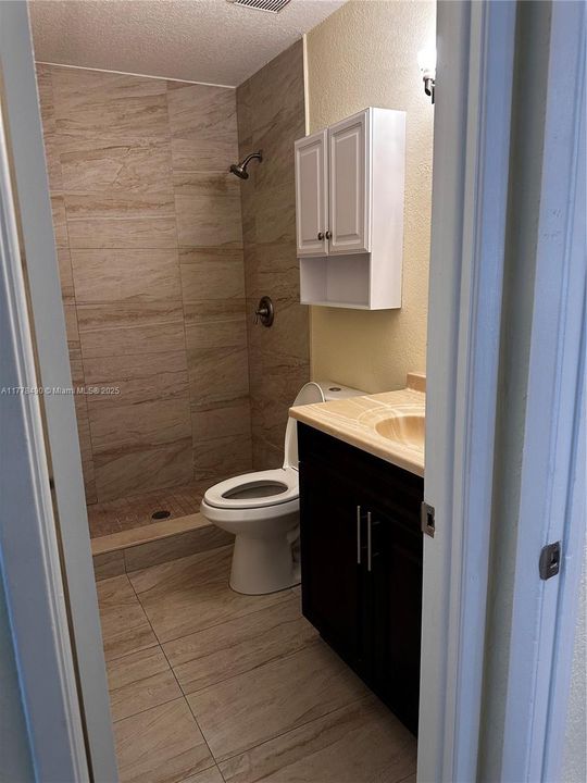 For Rent: $2,300 (2 beds, 2 baths, 986 Square Feet)